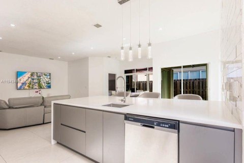 Casa en venta en Cutler Bay, Florida, 3 dormitorios, 127.55 m2 № 2001931 - foto 10