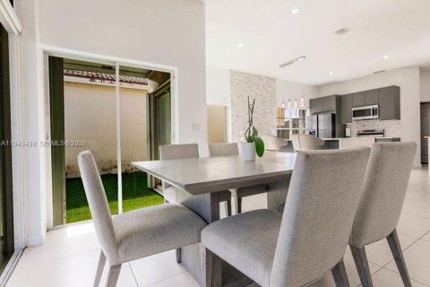 Casa en venta en Cutler Bay, Florida, 3 dormitorios, 127.55 m2 № 2001931 - foto 8