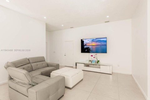 Casa en venta en Cutler Bay, Florida, 3 dormitorios, 127.55 m2 № 2001931 - foto 12