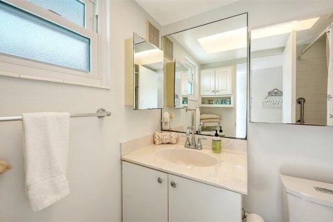 Condo in Longboat Key, Florida, 1 bedroom № 2197372 - photo 23