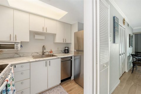 Condo in Longboat Key, Florida, 1 bedroom № 2197372 - photo 18