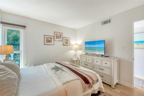 Condo in Longboat Key, Florida, 1 bedroom № 2197372 - photo 21