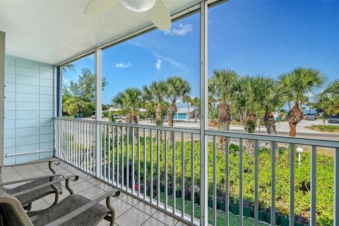 Condo in Longboat Key, Florida, 1 bedroom № 2197372 - photo 12