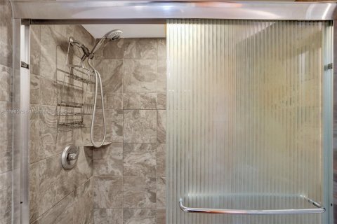 Condo in Pompano Beach, Florida, 1 bedroom  № 1696169 - photo 13