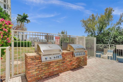 Condo in Pompano Beach, Florida, 1 bedroom  № 1696169 - photo 23