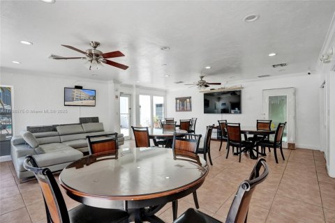 Condo in Pompano Beach, Florida, 1 bedroom  № 1696169 - photo 26