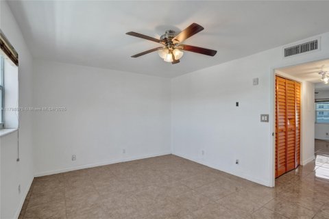 Condo in Pompano Beach, Florida, 1 bedroom  № 1696169 - photo 22