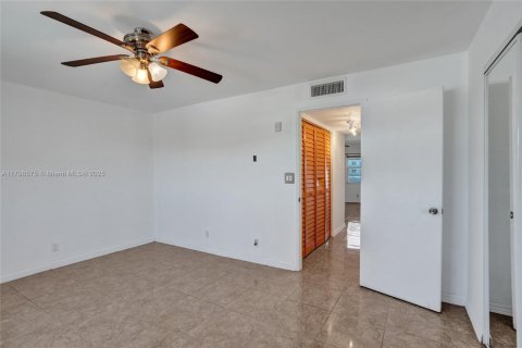Condo in Pompano Beach, Florida, 1 bedroom  № 1696169 - photo 21