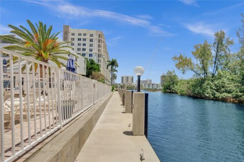 Condo in Pompano Beach, Florida, 1 bedroom  № 1696169 - photo 6