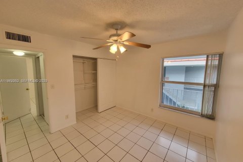 Condo in Plantation, Florida, 3 bedrooms  № 2033831 - photo 16