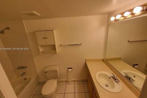 Condo in Plantation, Florida, 3 bedrooms  № 2033831 - photo 28