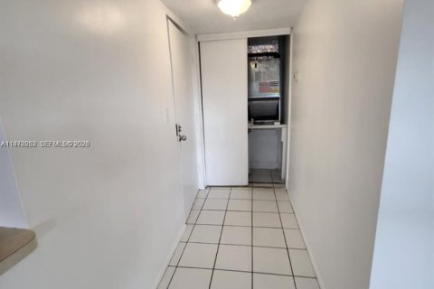 Condo in Plantation, Florida, 3 bedrooms  № 2033831 - photo 17