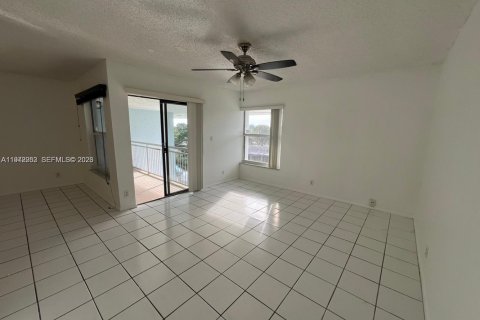 Condo in Plantation, Florida, 3 bedrooms  № 2033831 - photo 30