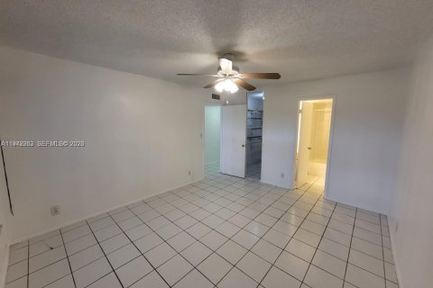 Condo in Plantation, Florida, 3 bedrooms  № 2033831 - photo 13