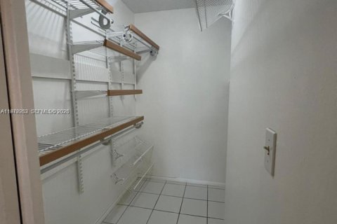 Condo in Plantation, Florida, 3 bedrooms  № 2033831 - photo 24