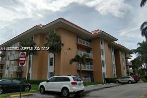 Condo in Plantation, Florida, 3 bedrooms  № 2033831 - photo 2