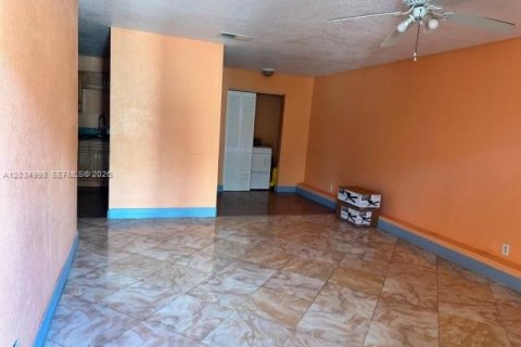 Copropriété à louer à Lauderhill, Floride: 2 chambres, 77.02 m2 № 2154063 - photo 5