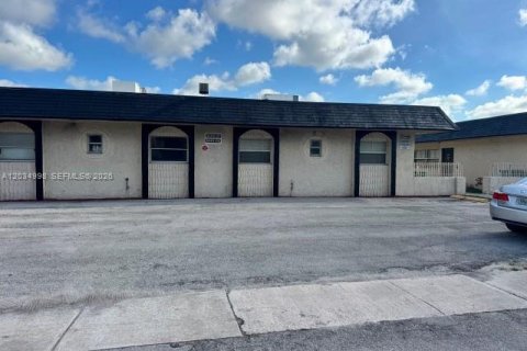 Copropriété à louer à Lauderhill, Floride: 2 chambres, 77.02 m2 № 2154063 - photo 11