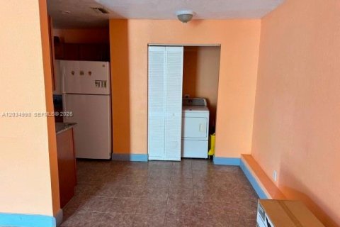 Copropriété à louer à Lauderhill, Floride: 2 chambres, 77.02 m2 № 2154063 - photo 4