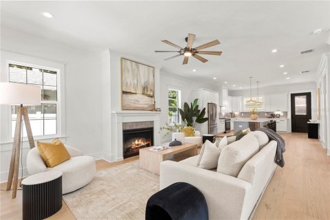House in Tampa, Florida 5 bedrooms, 228.08 sq.m. № 2152042 - photo 9