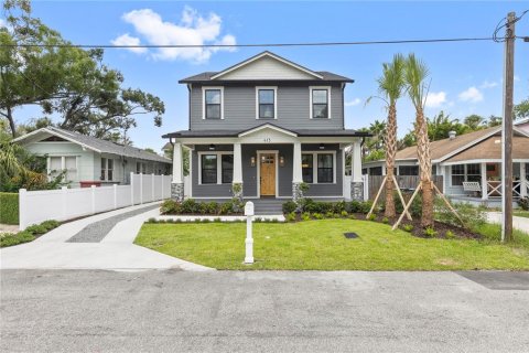 House in Tampa, Florida 5 bedrooms, 228.08 sq.m. № 2152042 - photo 3