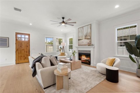 House in Tampa, Florida 5 bedrooms, 228.08 sq.m. № 2152042 - photo 17