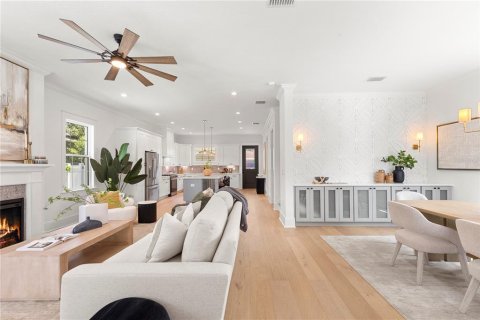 House in Tampa, Florida 5 bedrooms, 228.08 sq.m. № 2152042 - photo 10