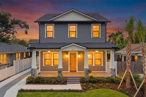 House in Tampa, Florida 5 bedrooms, 228.08 sq.m. № 2152042