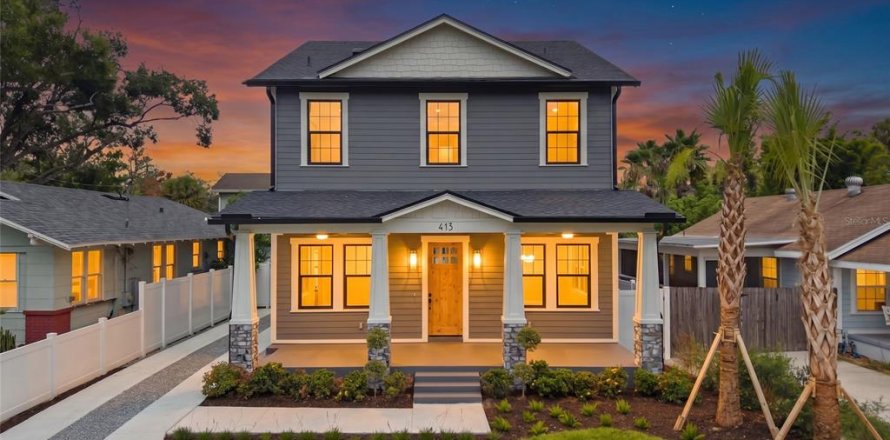 House in Tampa, Florida 5 bedrooms, 228.08 sq.m. № 2152042