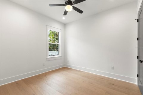 House in Tampa, Florida 5 bedrooms, 228.08 sq.m. № 2152042 - photo 28