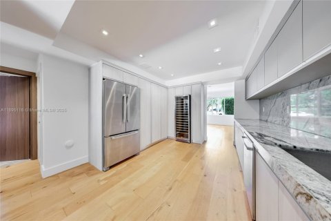 Casa en venta en Miami Beach, Florida, 4 dormitorios, 356.09 m2 № 1947710 - foto 18