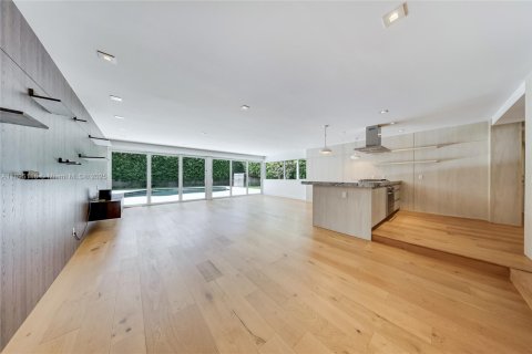 Casa en venta en Miami Beach, Florida, 4 dormitorios, 356.09 m2 № 1947710 - foto 6