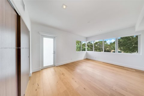 Casa en venta en Miami Beach, Florida, 4 dormitorios, 356.09 m2 № 1947710 - foto 15
