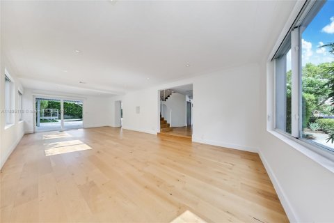 Casa en venta en Miami Beach, Florida, 4 dormitorios, 356.09 m2 № 1947710 - foto 9