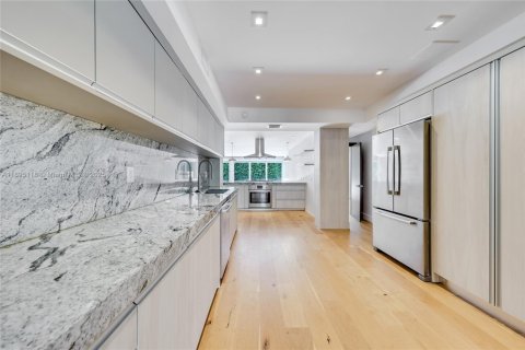 Casa en venta en Miami Beach, Florida, 4 dormitorios, 356.09 m2 № 1947710 - foto 17