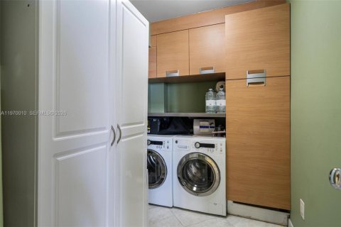 Купить кондоминиум в Майами-Бич, Флорида 3 спальни, 157.56м2, № 2031238 - фото 21