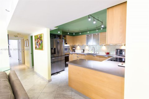 Купить кондоминиум в Майами-Бич, Флорида 3 спальни, 157.56м2, № 2031238 - фото 18