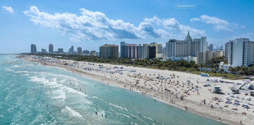 Кондоминиум с 3 спальнями в Майами-Бич, Флорида № 2031238