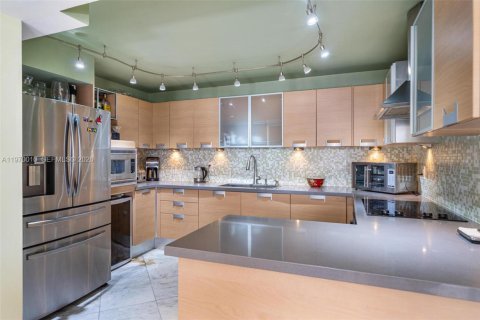 Купить кондоминиум в Майами-Бич, Флорида 3 спальни, 157.56м2, № 2031238 - фото 15