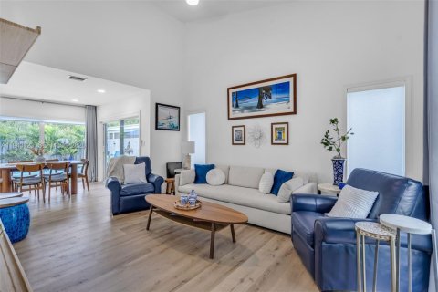 Casa en venta en Miami, Florida, 3 dormitorios, 128.21 m2 № 2000296 - foto 5