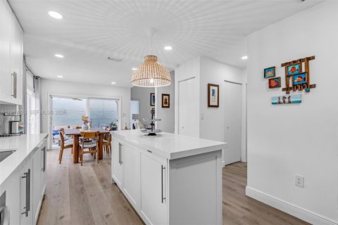 Casa en venta en Miami, Florida, 3 dormitorios, 128.21 m2 № 2000296 - foto 14