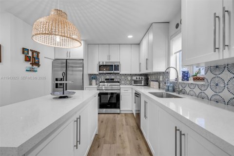 Casa en venta en Miami, Florida, 3 dormitorios, 128.21 m2 № 2000296 - foto 13