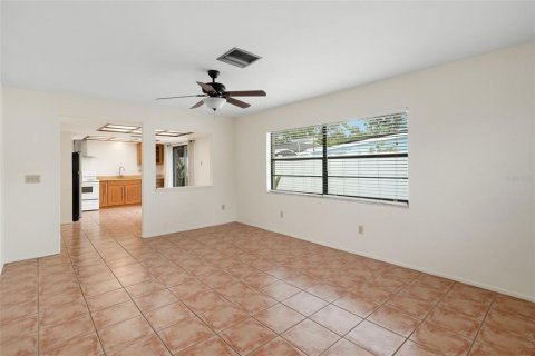Propiedad comercial en venta en Gulfport, Florida, 4 dormitorios, 196.58 m2 № 1810835 - foto 5