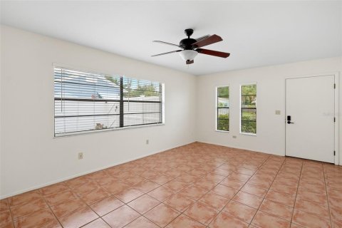 Propiedad comercial en venta en Gulfport, Florida, 4 dormitorios, 196.58 m2 № 1810835 - foto 6