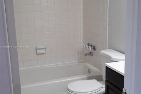 Touwnhouse à vendre à Cutler Bay, Floride: 3 chambres, 135.45 m2 № 1861741 - photo 11