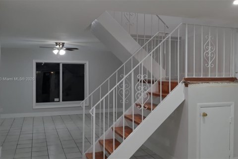 Touwnhouse à vendre à Cutler Bay, Floride: 3 chambres, 135.45 m2 № 1861741 - photo 17