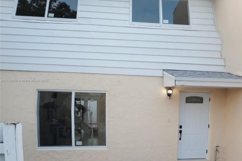 Touwnhouse à vendre à Cutler Bay, Floride: 3 chambres, 135.45 m2 № 1861741 - photo 1