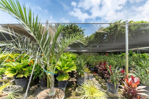 Propiedad comercial en venta en Miami, Florida № 1952108 - foto 28