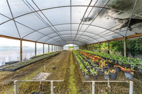 Propiedad comercial en venta en Miami, Florida № 1952108 - foto 14