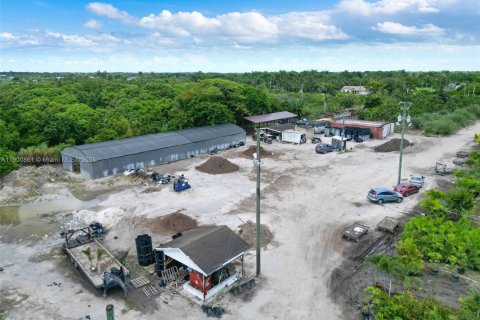 Propiedad comercial en venta en Miami, Florida № 1952108 - foto 19